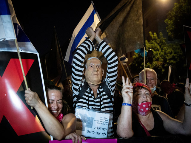 Митинг против Нетаниягу в Иерусалиме: медитация и столкновения. Фоторепортаж Митинг против Нетаниягу в Иерусалиме: медитация и столкновения. Фоторепортаж