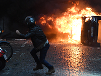 Фотографу, участвовавшему в акции протеста в Париже, взрывом оторвало кисть руки Фотографу, участвовавшему в акции протеста в Париже, взрывом оторвало кисть руки
