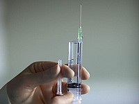 Антипрививочница, лечащая "подключением к космическому серверу", подала в суд на высмеявшего ее врача Антипрививочница, лечащая "подключением к космическому серверу", подала в суд на высмеявшего ее врача