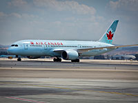 Пассажирку Air Canada "забыли" в пустом самолете Пассажирку Air Canada "забыли" в пустом самолете