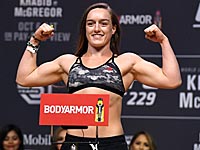 UFC: участница главного боя едва не потеряла сознание на церемонии взвешивания UFC: участница главного боя едва не потеряла сознание на церемонии взвешивания