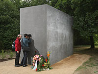Мемориальный комплекс, посвященный гомосексуалистам, убитых гитлеровцами Мемориальный комплекс, посвященный гомосексуалистам, убитых гитлеровцами