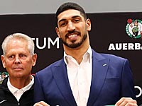 Легендарный баскетболист Энес Кантер завоевал пояс WWE и утратил через 23 секунды Легендарный баскетболист Энес Кантер завоевал пояс WWE и утратил через 23 секунды