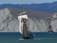 Прибытие реплики HMB Endeavour к побережью Новой Зеландии, 8 октября 2019 года Прибытие реплики HMB Endeavour к побережью Новой Зеландии, 8 октября 2019 года