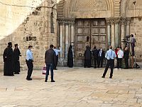 В Иерусалиме прошла церемония освящения Благодатного огня: впервые без паломников В Иерусалиме прошла церемония освящения Благодатного огня: впервые без паломников