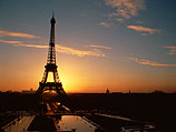 Эйфелева башня ночью Эйфелева башня ночью