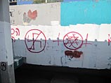 Граффити на стенах школы и синагоги в Бат-Яме. 7 мая 2013 года Граффити на стенах школы и синагоги в Бат-Яме. 7 мая 2013 года