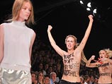 Акция FEMEN в Париже. 26 сентября 2013 года Акция FEMEN в Париже. 26 сентября 2013 года