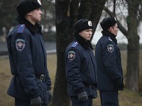 Люди в масках напали на офис украинского телеканала, на Новый год показавшего шоу с Кобзоном Люди в масках напали на офис украинского телеканала, на Новый год показавшего шоу с Кобзоном