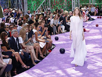 Софья Мечетнер на показе коллекции Dior в Париже. 6 июля 2015 года Софья Мечетнер на показе коллекции Dior в Париже. 6 июля 2015 года