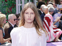Софья Мечетнер на показе коллекции Dior в Париже. 6 июля 2015 года Софья Мечетнер на показе коллекции Dior в Париже. 6 июля 2015 года