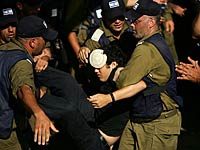 Эвакуация жителей поселения Неве-Дкалим. 2005 год Эвакуация жителей поселения Неве-Дкалим. 2005 год