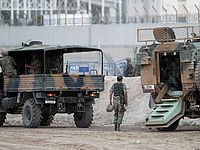 В Турции колонна военных машин подорвалась на фугасе, три солдата погибли В Турции колонна военных машин подорвалась на фугасе, три солдата погибли