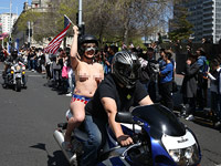 Парад Boobs on Bikes. Окленд, 7 октября 2015 года Парад Boobs on Bikes. Окленд, 7 октября 2015 года