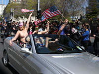 Парад Boobs on Bikes. Окленд, 7 октября 2015 года Парад Boobs on Bikes. Окленд, 7 октября 2015 года