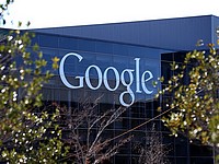 Корпорация Google запатентовала капот, приклеивающий пешеходов при ДТП Корпорация Google запатентовала капот, приклеивающий пешеходов при ДТП