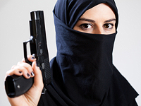 В Мосуле мстительница в парандже расстреливает боевиков "Исламского государства" В Мосуле мстительница в парандже расстреливает боевиков "Исламского государства"