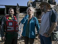 Владелица сгоревшего ресторана в Натафе осматривает место пожара. 26.11.2016 Владелица сгоревшего ресторана в Натафе осматривает место пожара. 26.11.2016