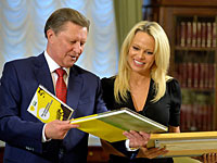 Памела Андерсон и Сергей Иванов в 2015 году Памела Андерсон и Сергей Иванов в 2015 году