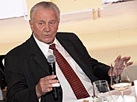 Умер капитан сборной ФРГ, чемпион мира Умер капитан сборной ФРГ, чемпион мира