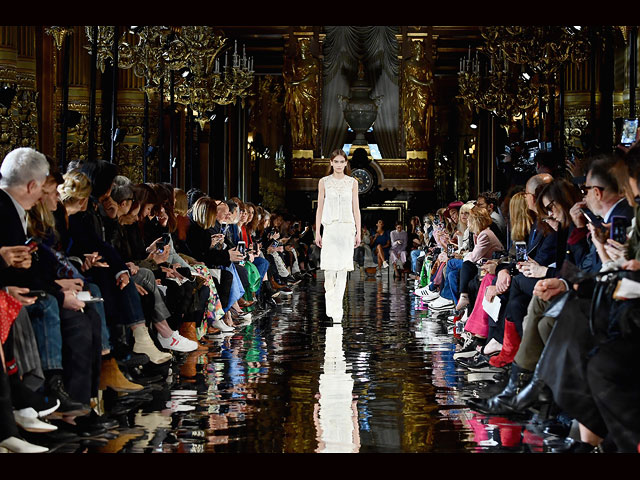 Неделя высокой моды в Париже: ставка на демократичность  