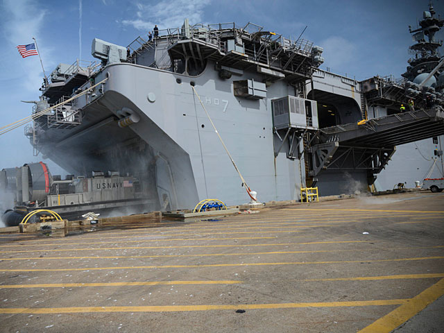 В Хайфский порт прибывает американский десантный корабль Iwo Jima  