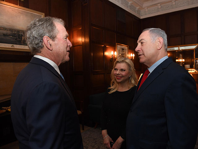 Джордж Буш, Сара  и Биньямин Нетаниягу в Нью-Йорке. 7 марта 2018 года