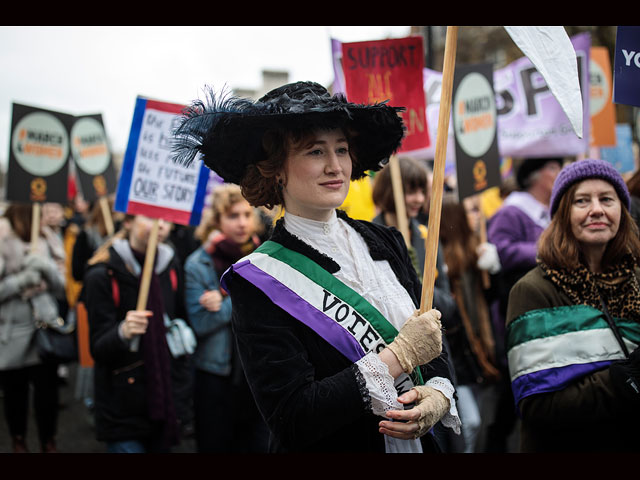 Марш за права женщин в Международный женский день