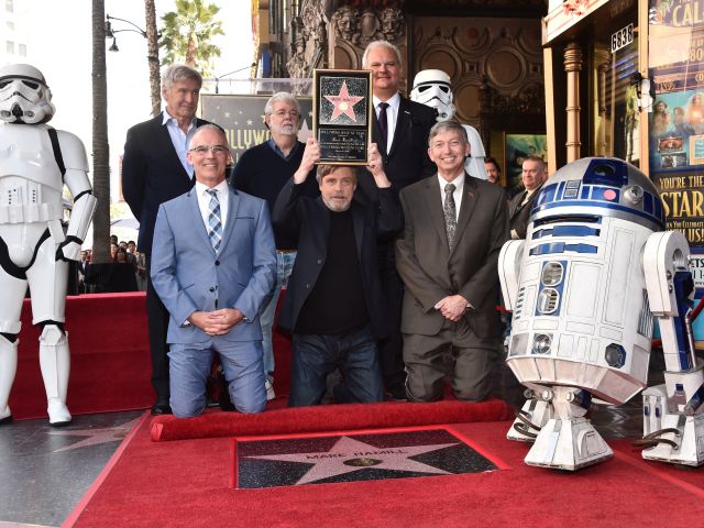 Марк Хэмилл, Люк Скайуокер из "Звездных войн", получил звезду на Аллее славы в Голливуде