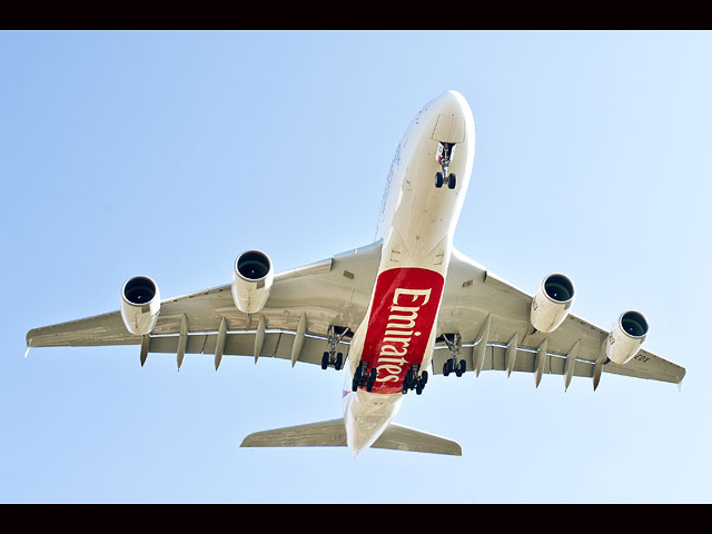 В аэропорту Энтеббе член экипажа авиакомпании Emirates Airlines выпал из самолета  