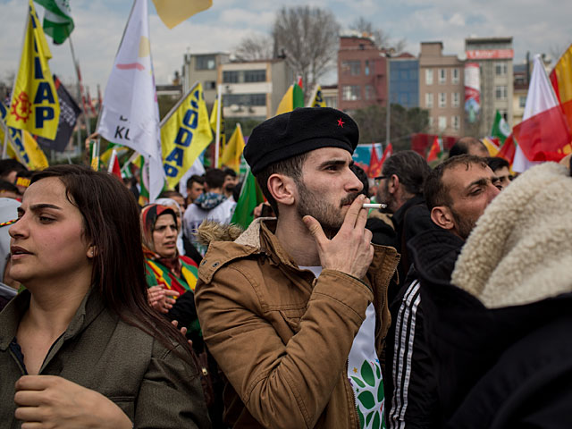 Турецкие курды празднуют Навруз