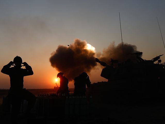 Палестинские источники: ЦАХАЛ обстреливает цели ХАМАС на севере Газы
