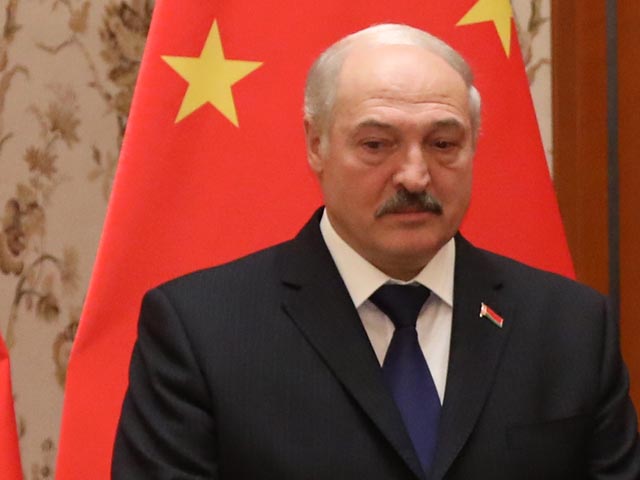 Александр Лукашенко открыл секрет национального допинга: сало и кусок черного белорусского хлеба