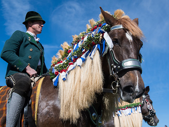 В честь Святого Георгия: конное шествие в Германии