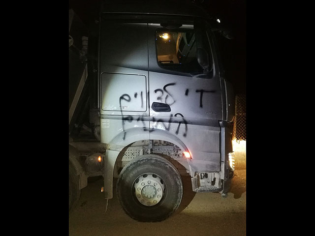 Неизвестные причинили ущерб автомобилям в Бейт-Ханине  