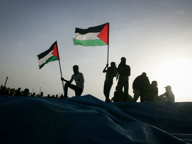 ХАМАС сообщает, что израильские военные обстреляли участников "марша" в Газе