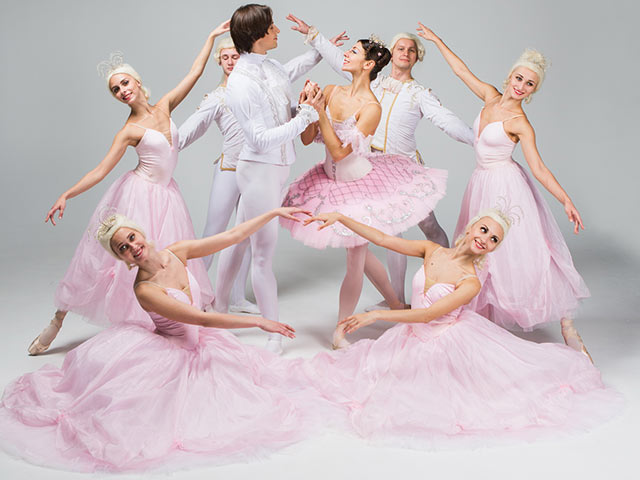 "Щелкунчик" и "Лебединое озеро" в исполнении "Русского балета" из Санкт Петербурга  