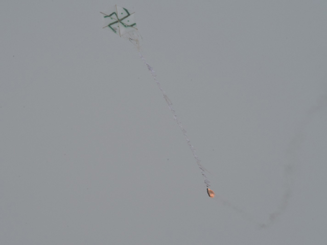 "Змей-поджигатель" со свастикой. Граница с Газой, 20 апреля 2018 года