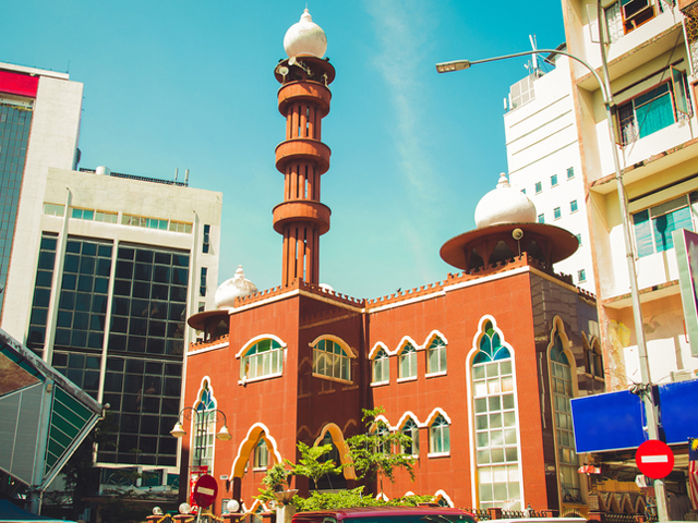 Одна из мечетей в центре Куала-Лумпура