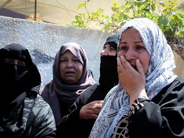 Семья убитого палестинского подростка Мухаммада Абу Хдэйра требует компенсацию