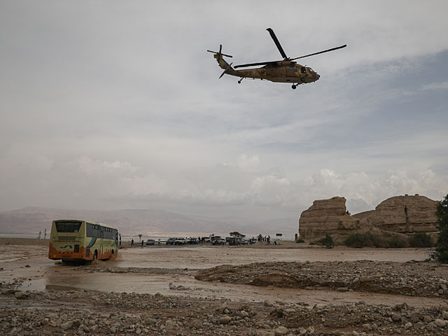 К спасательной операции привлечены бойцы спецподразделения 669, военные вертолеты и добровольцы