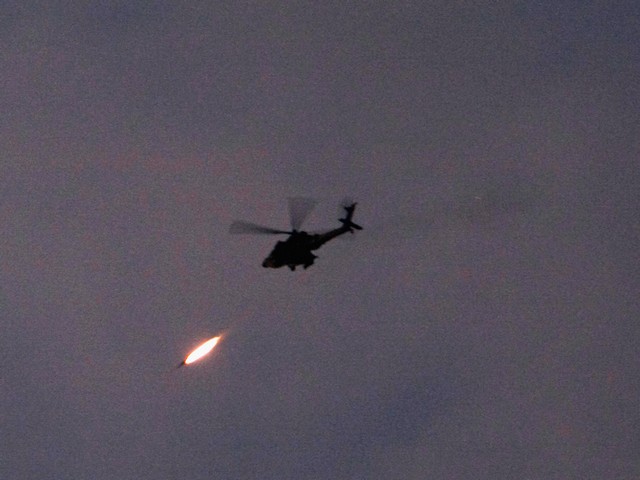 Военные вертолеты обстреляли позиции ХАМАСа в районе Дир эль-Балаха, в центральной части сектора
