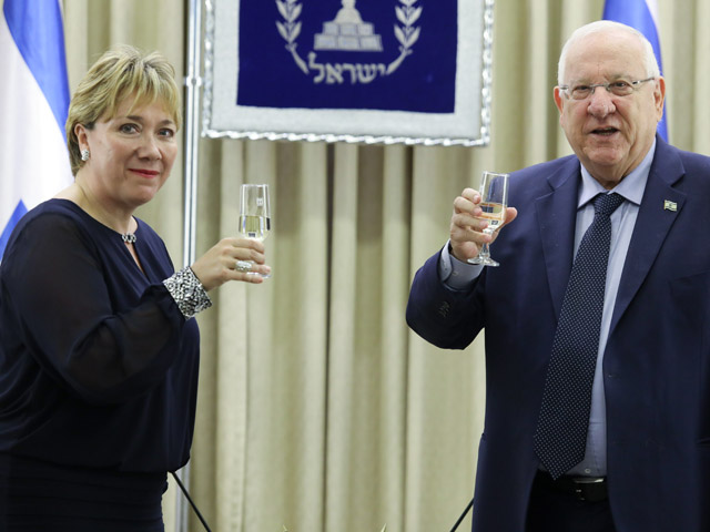 Посол Гватемалы в Израиле Сара Анджелина Солис и президент Израиля Реувен Ривлин