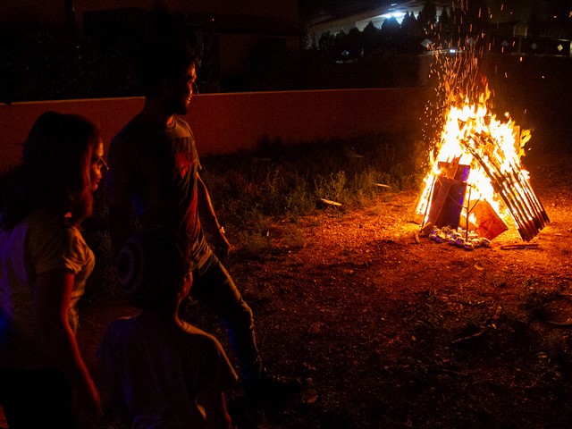 Девушка получила ожоги от костра во время празднования Лаг ба-Омер в Ашкелоне 