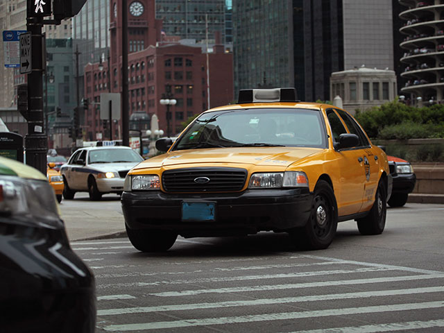 Таксист из Чикаго высадил израильского дипломата: ему не нравится иврит   