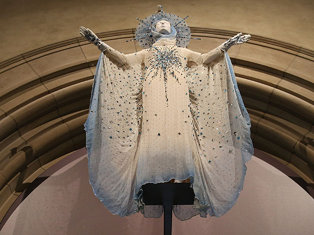Выставка "Heavenly Bodies" в Нью-Йорке