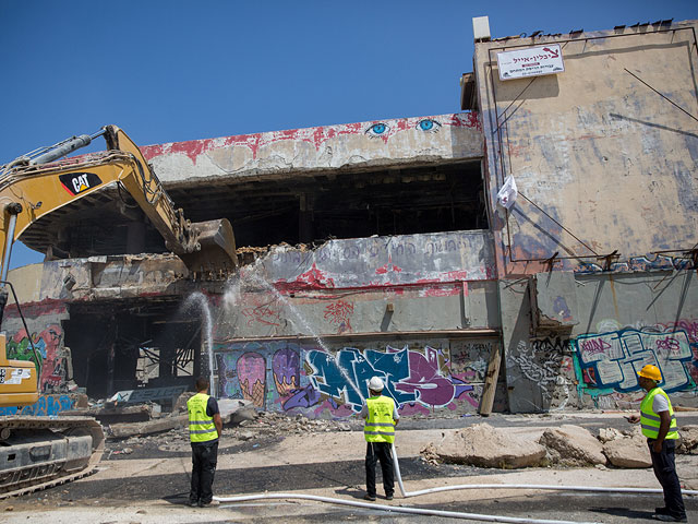 В Тель-Авиве начался демонтаж здания дискотеки "Дольфи"  