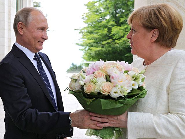 Встреча в Сочи: "сексист" Путин вновь шокировал Меркель  