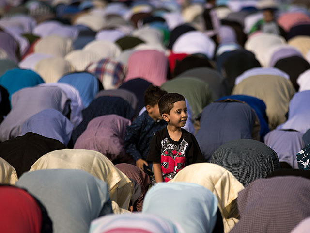 Депутат AfD требует запретить мусульманам работать в Рамадан  