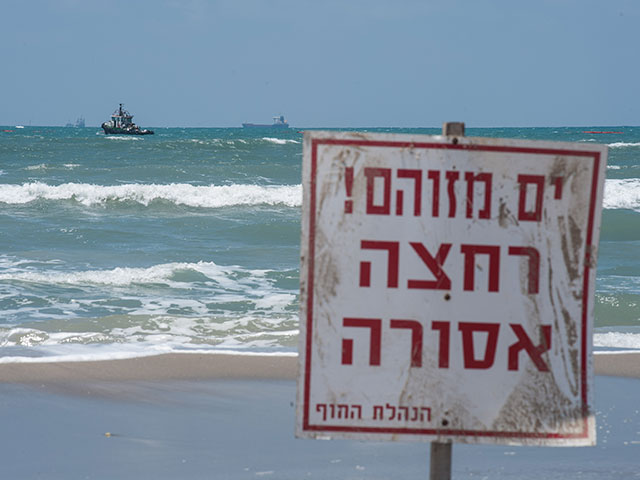 Запрещено купание в море у пляжа "Альмог" в Кирьят-Яме  